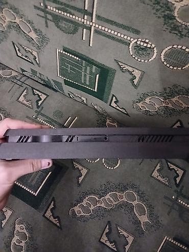 telefon gence: Sony PlayStation 4 Slim oyun konsolu + 2 ədəd DualShock 4 pultu dəsti — 6