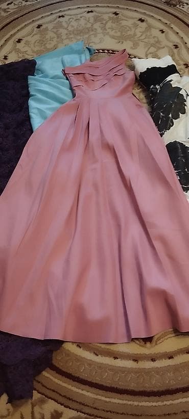 Bir dəfə geyinilib klipde geyinilmiş paltardi.Baha alınmis