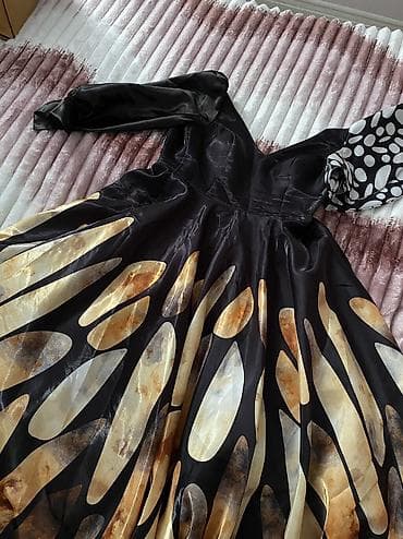 Paltolar: 1 qolu var biri yox qiymet razilasmaq olar 38 razmer — 4