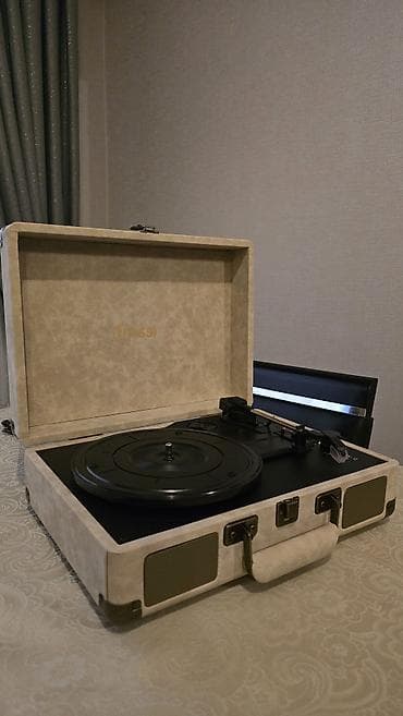 Əskinaslar: SON 1 ƏDƏD VAL OXUMUR Çox gözəl Retro Qramafonlar və göz oxşuyan retro — 2