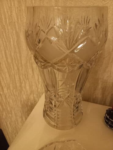 Mücrülər: Bir vaza, Xrustal — 1