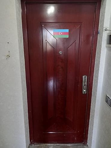 96sm x 210sm Qapı sağdan sola içəridən çölə doğru açılır Ünvan