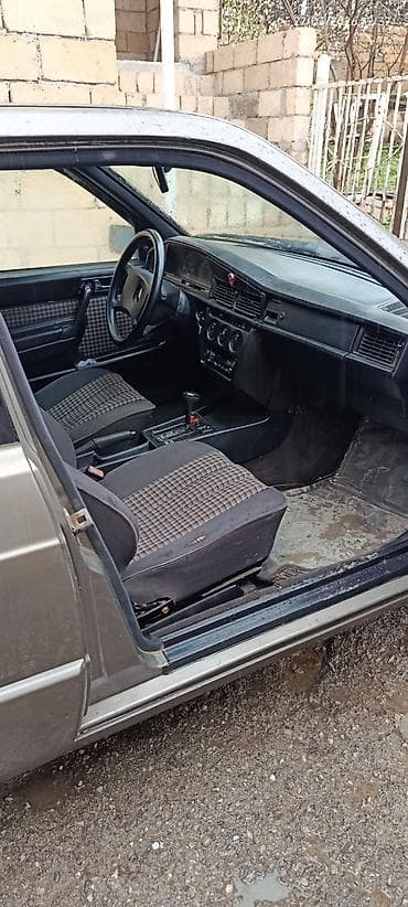 mercedes 190 satisi: Mercedes-Benz 190: 2 l | 1990 il Sedan — 9