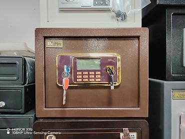 Elektron kodlu seyf - Rəng: tünd qəhvəyi, qızılı çərçivəli ön panel -