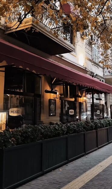 18 yaşdan aşağı iş: Restoranımız üçün təcrübəli-təcrübəsiz köməkçi və ofisiant əməkdaşlar — 1