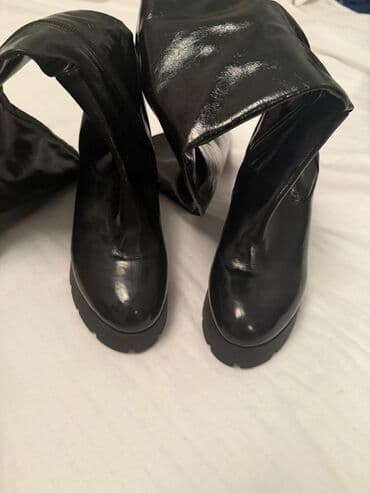 sapaşkilər: Qadın dizüstü çəkmə – qara, qalın dabanlı və platformalı - Model — 2