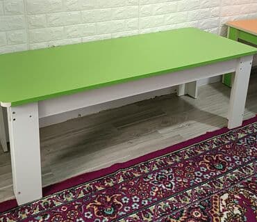 Uşaq bağçası və ya sinif otaqları üçün rəngli masa dəsti. - Material