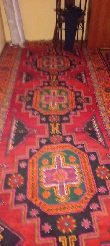 Məhsul: Əl işi xalça Təsvir:satilir qiymeti sizler deyin elaqe nomrem