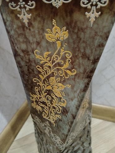 Vazalar: Bir vaza, Keramika — 4