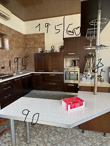 Metbex mebeli 300azn. olcu şekilde qeyd olunub. ustunde moyka