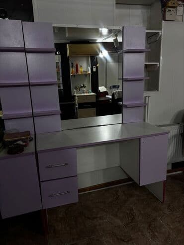 kəsim stolu: İşlənmiş, Saş kəsimi üçün masa, Güzgülü — 2