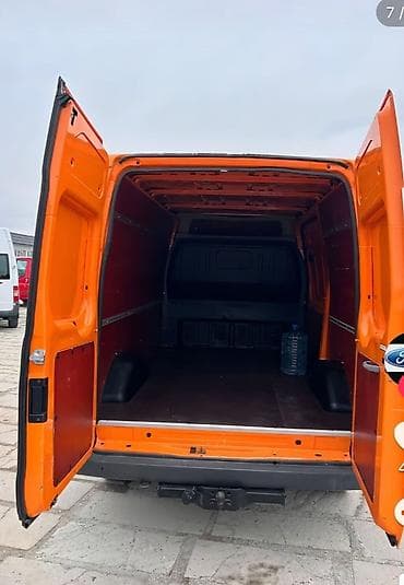 sarı ford transit: Ford Transit: 2.4 l | 2009 il Van body type — 7