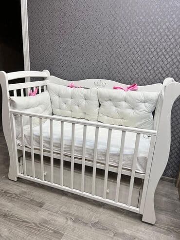 Oğlan və qız üçün, Dördbucaq, Beşik, Dəst ilə, Matras ilə, Yellənmə mexanizm ilə