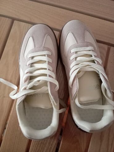 parca krasofkalar: Unisex idman ayaqqabısı - Rəng: krem-ağ üst hissə, açıq bej süet — 1