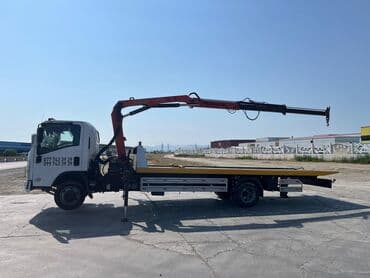 mercedes evakuator turbo az: Yük maşını platforması və hidravlik kranı olan Isuzu modeli. Bu maşın — 2