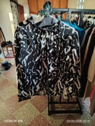 Dəstlər, kostyumlar: Zərif detalla qadın geyimləri dəsti - Qara trikotaj sviter: dairəvi — 3