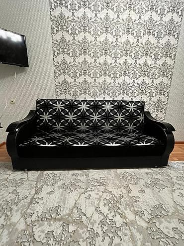 işlenmiş kreslo: 1 divan ve 2 kreslo. Yaxsi veziyyetdedir. Acilib yigilir. Unvan — 6