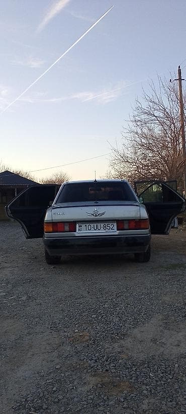 Motonəqliyyat: Mercedes-Benz 190 (W201) sedan - Kuzov: 4 qapılı sedan, gümüşü rəng — 6