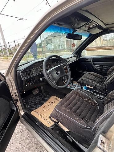 255 35 19: Mercedes-Benz 190: 2 l | 1990 il — 7