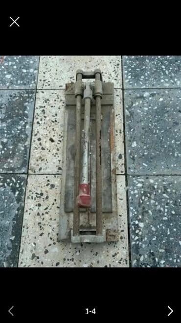 kafelin: Əl ilə çalışan Kafel kəsən stanok — 1