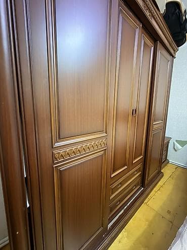 reception masa: Yataq otağı mebel dəsti Tərkibi: - İki nəfərlik çarpayı (başlıqda — 5