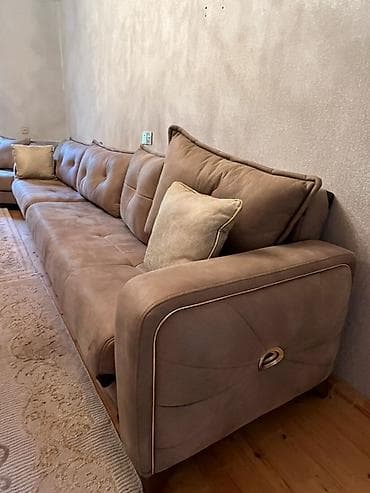 Yeni, Künc divan, Divan