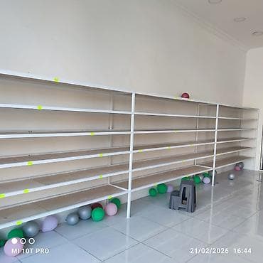 vitrin polkalar: Mağaza üçün metal karkaslı vitrin/raf sistemi - Material: Ağ rəngdə — 2