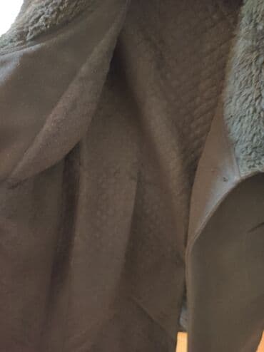 пальто зимнее: S-M razmer Oğlan ucun sade palto. 4 gün xaricde geynilibdi. Satiram 40 — 4