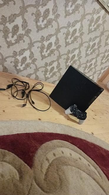 PlayStation 3 (PS3) Slim oyun konsolu Paket tərkibi: - PS3 Slim