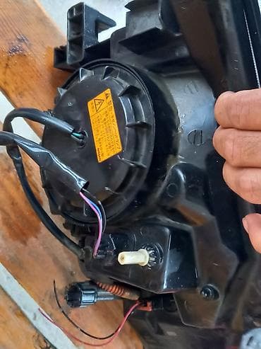 teker 215 65 16: Sol, Yaxın və uzaq vuran işıqlar Nissan, Orijinal, Yaponiya — 2