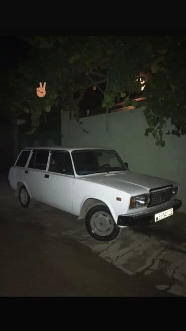 фольксваген бак: VAZ 2104, ağ rəng, sedan kuzov. Xarici: - Klassik “0” dizaynı, qara — 6