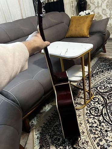 Тар: Akkustik gitara – kəsikli (cutaway) korpuslu model. Xüsusiyyətlər: - — 2