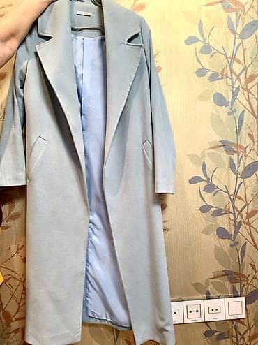 muncuqdan canta: İstanbuldan alınıb və sadece 1dəfə geyinilib. Rengi aciq mavi. Razmeri — 8