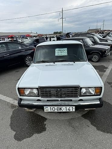vaz 2107 şit: Hazır Kredit VAZ 2107, ağ rəng, 2003 mot 06 karobka 5. İdeal vəzyətdə — 6