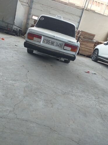 s150 satılır: VAZ 2107 sedan, ağ rəng. - Kuzov: 4 qapı, qara plastik bamperlər — 5