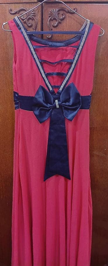 Zərif gecə/libas - Rəng: tünd çəhrayı (fuksiya) əsas, lacivərt