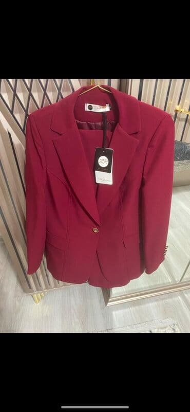 Zara madeli kostyum 40 razmer tezedi 90 azn alınıb 70 azne satılır