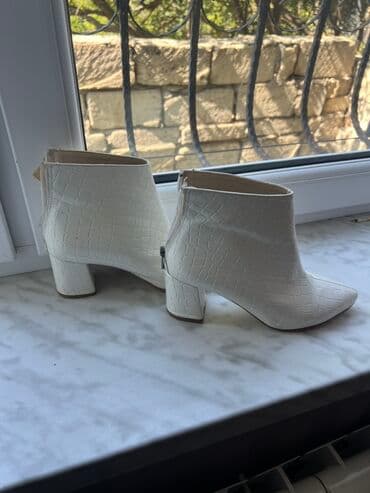 женские мокасины на шнурках: Размер: 37, цвет - Бежевый, Б/у — 3