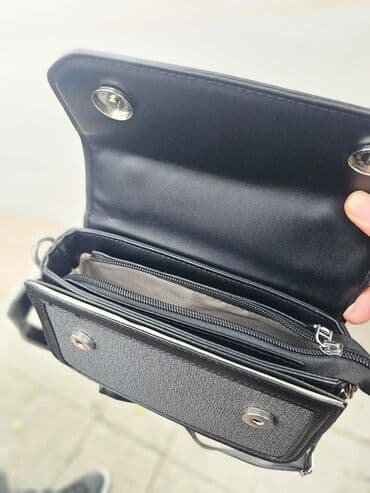 Очки: Qara rəngli zərif qadın çantası - Forma: dikdörtəbə, strukturlu səth — 3