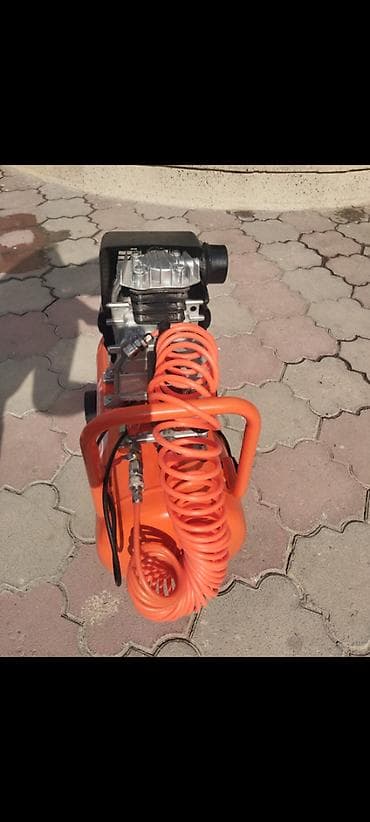 Hava kompressoru.Newton 50 L.
1 dəfə istifadə olunub 
Tam işləkdir — 4