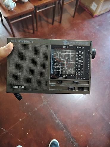 ARTECH “World Receiver” portativ radio Xüsusiyyətlər: - Yüksək — 1