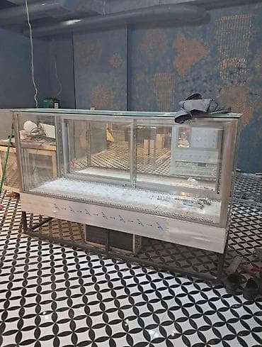 Soyuducu avadanlığı: Soyuduculu vitrin – restoran, kafe, şirniyyat və marketlər üçün. - Ön — 2
