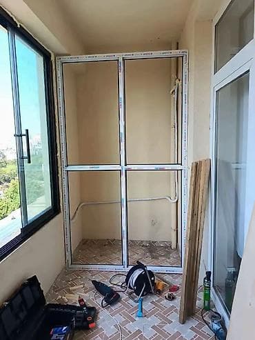 ağ stul: Plastik polkalı şkaflar ağ və rəngli keyfiyyətli profillə yığılır — 2