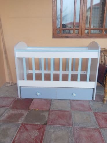 Сейфы: Для девочки и мальчика, Б/у, Четырехугольная, Колыбель, Без матраса, Без механизма качания — 2