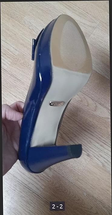 Женская обувь: Qadın ayaqqabıları və uniseks krossovkalar dəsti 1) Tünd göy lak — 2