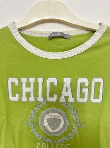 sortlar: Xaki-yaşıl rəngdə qısa kəsimli (crop) T‑şört. - Ön hissədə iri — 2