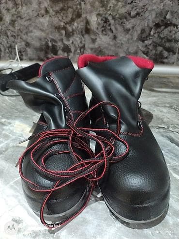 белые резиновые сапоги: İş ayaqqabısı 44 razmer,20 manatSaray qəsəbəsiünvandan götürmə,uc — 1