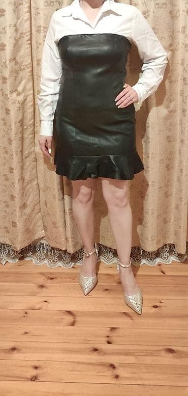 Qadınlar üçün şıq qara mini don - Material: dəri görünümlü parça -