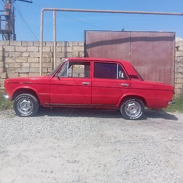 ehtiyat təkəri: VAZ 2101 “Jiquli” sedan - Kuzov: 4 qapılı sedan, klassik qırmızı rəng — 3