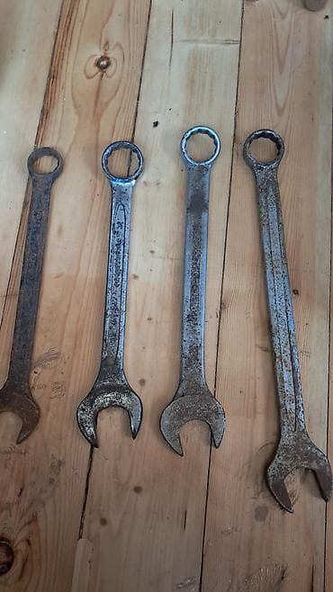 suru: Açar dəstəsi – 4 ədəd kombinə açar - Ölçülər: 27 mm, 32 mm, 30 mm, 30 — 2